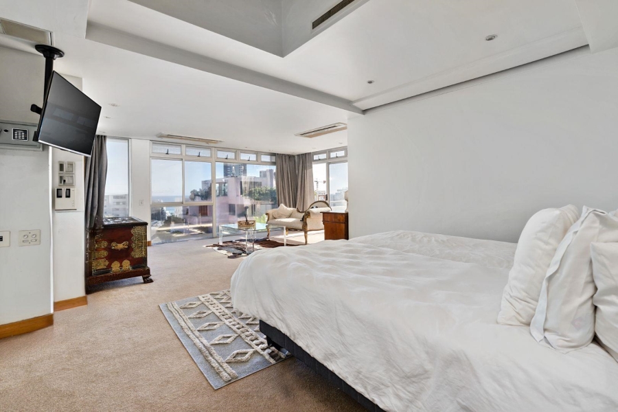 5 Bedroom Property for Sale in Fresnaye Western Cape